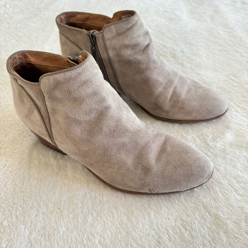 Clarks Ankle Boots Womens Sz 10M Beige Suede Spye Hale Side Zip Leather Bootie
